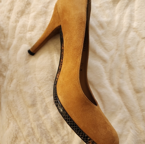 Stuart Weitzman - Picture 5 of 5